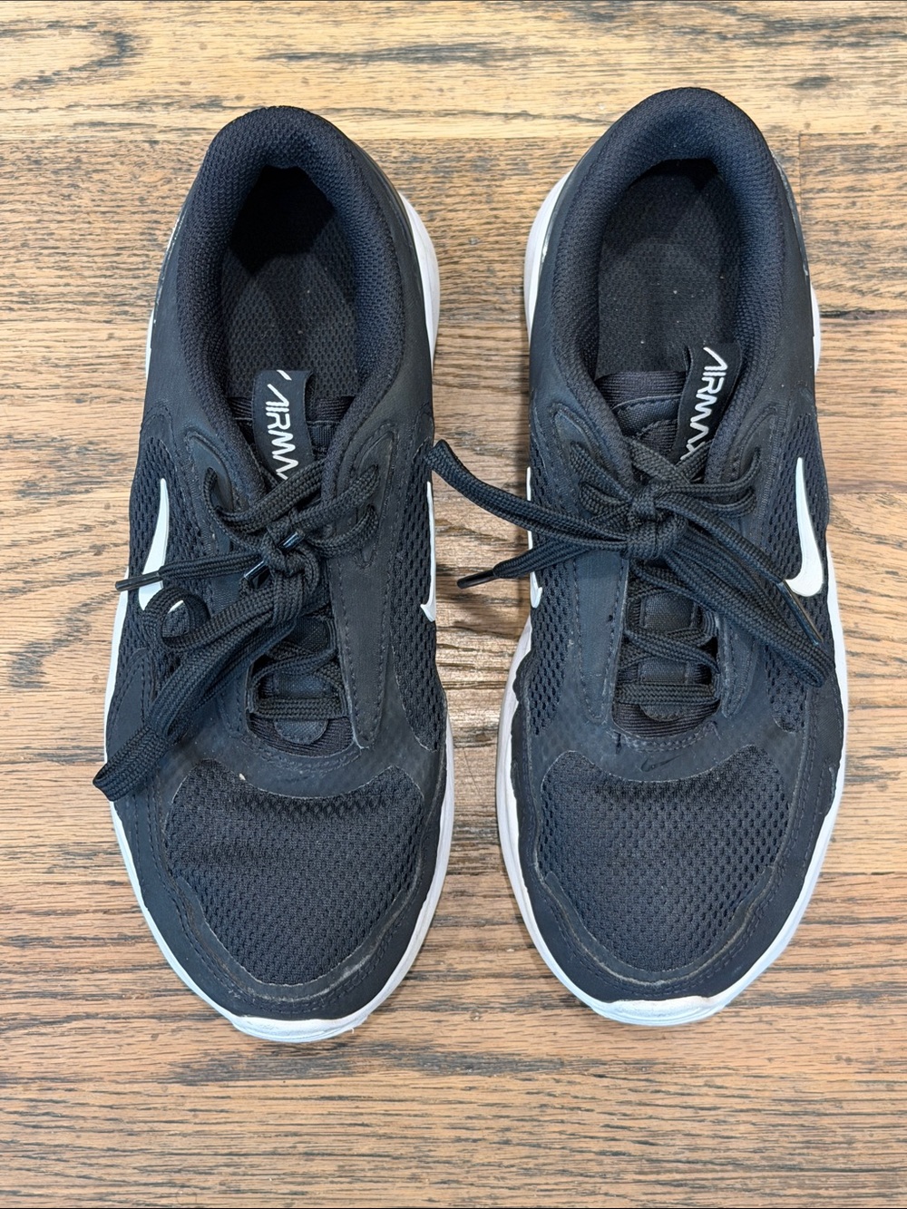 Nike Black Low-Top Athletic Sneakers with White Swoosh